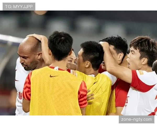 进攻犯规判定关键 推进中撞人与合理保护距离 进攻犯规判定关键 推进中撞人与合理保护距离